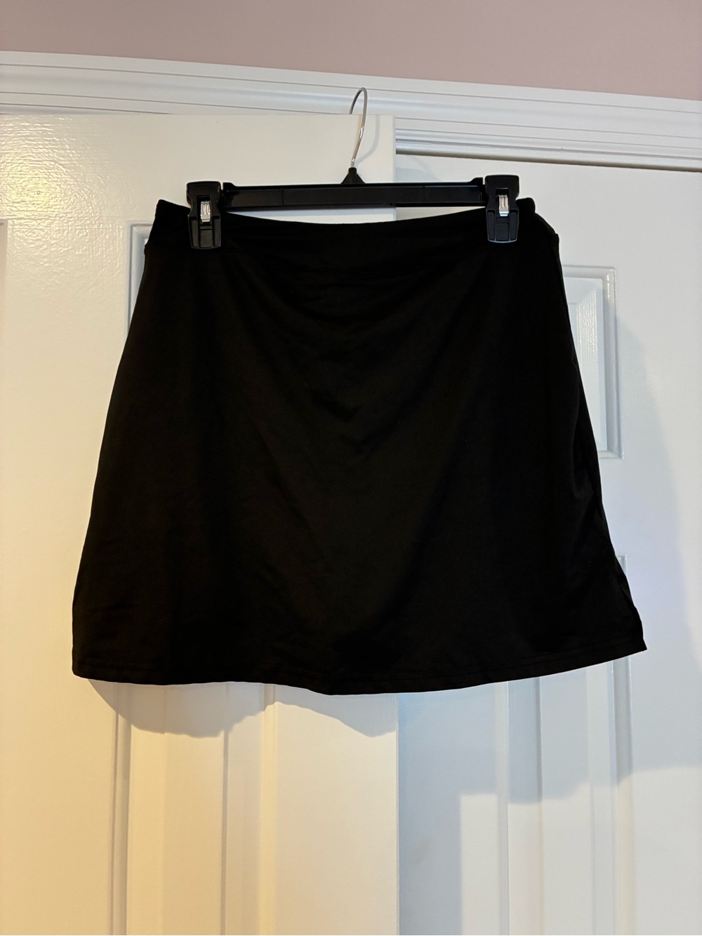 Nimin size medium Classic Black Mini Skirt - Sleek Everyday Style